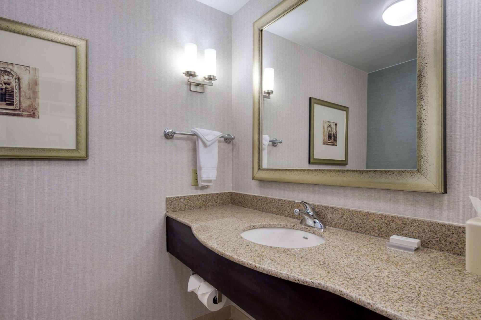 Hilton Garden Inn Durham Southpoint Экстерьер фото